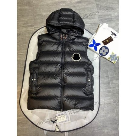 Moncler Down Vest sz1-5 12c09