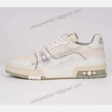 trainer white signature (runs a size bigger)